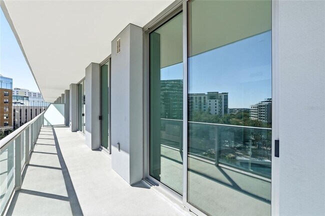 Building Photo - 400 Central Ave