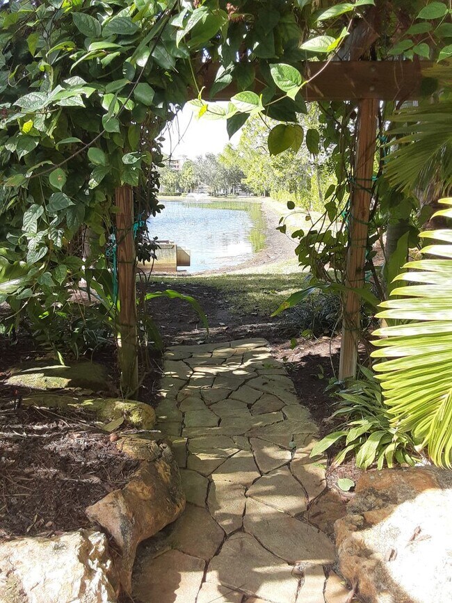 Building Photo - Annual unfurnished 3/2 SFH with pool in The Oaks!