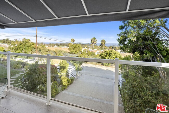 Building Photo - 6363 Zumirez Dr