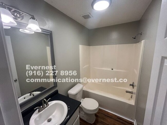 Building Photo - Charming 4-Bedroom Home with Modern Amenit...