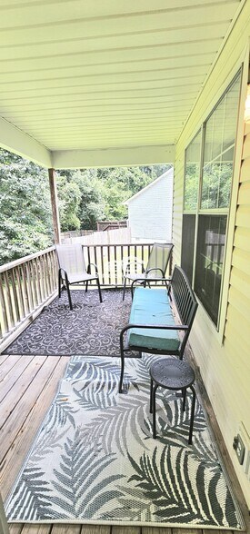 Building Photo - 5785 Creekside Dr