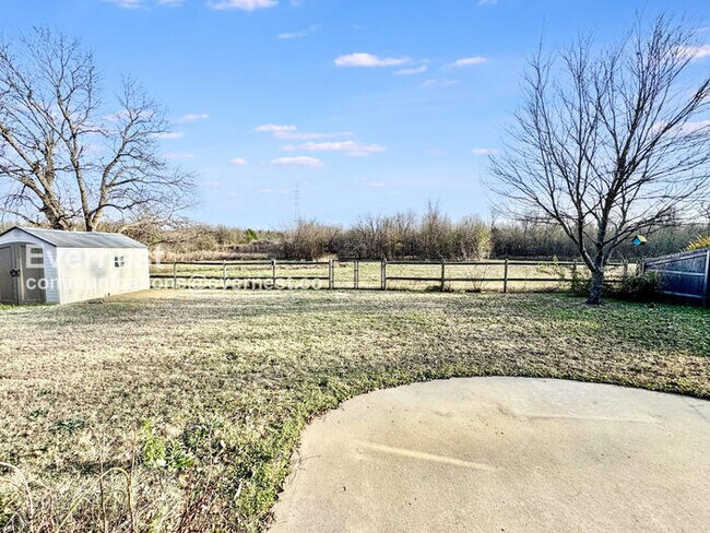 Building Photo - Charming 3-Bed, 2-Bath Home with Fenced Backyard & 2-Car Garage