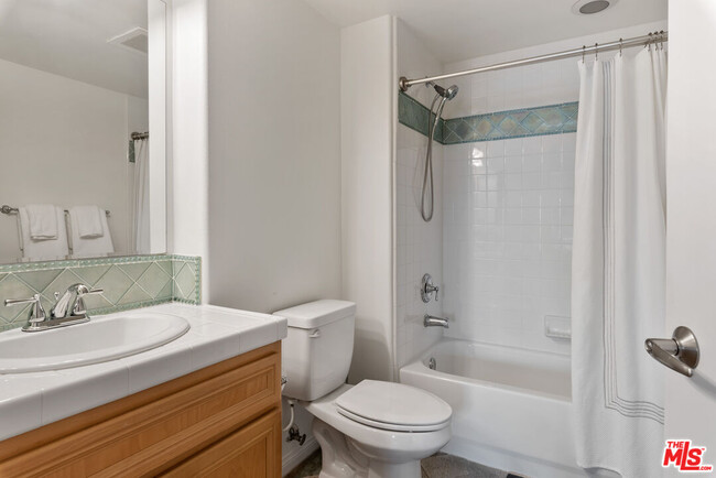 Building Photo - 4320 Tradewinds Dr