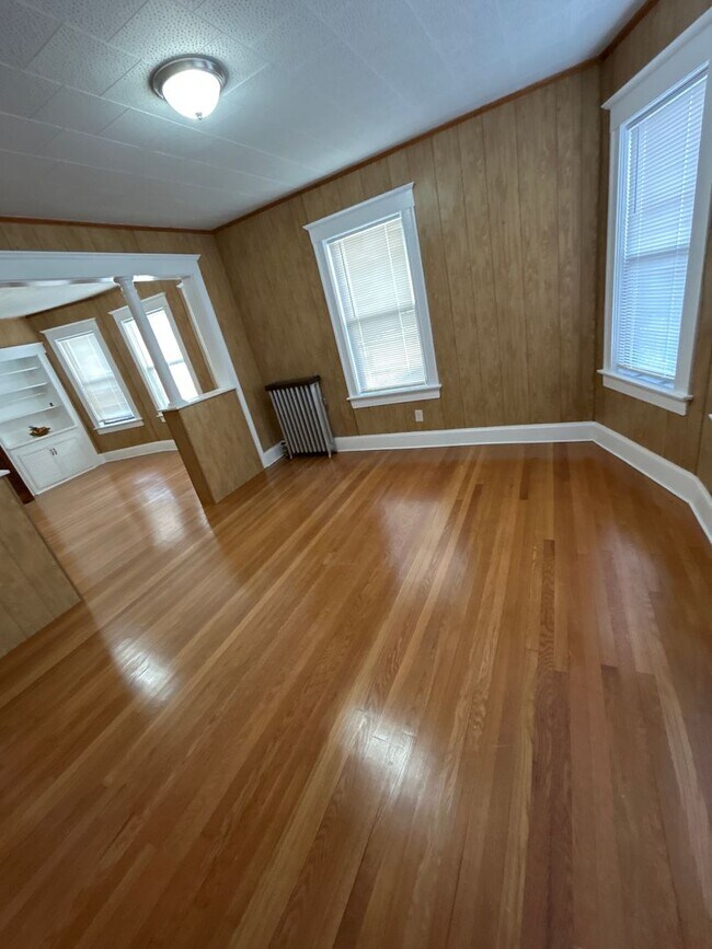 Building Photo - 72-74 Maple St