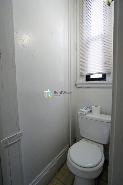 Building Photo - 72 Gardner St