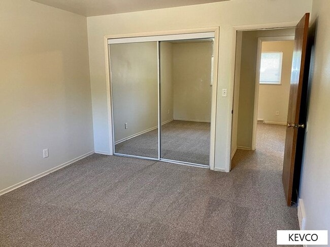 Building Photo - 343-345 W Willox Ln