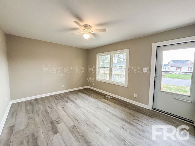 Building Photo - 530 Hillcrest Ave