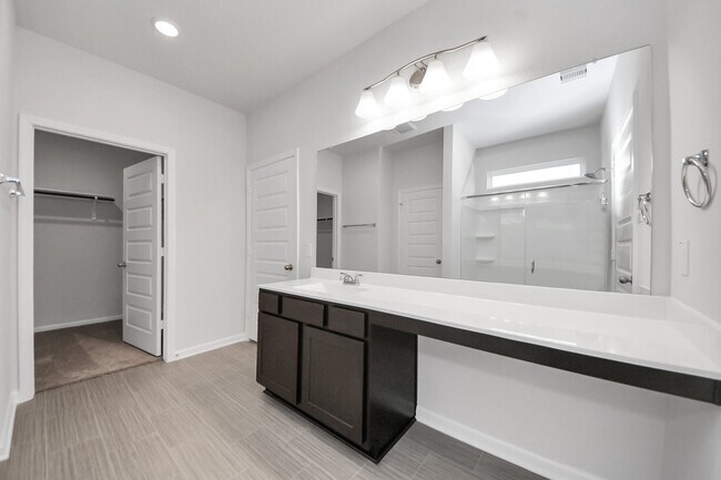 Building Photo - 2715 Crested Creek Ln