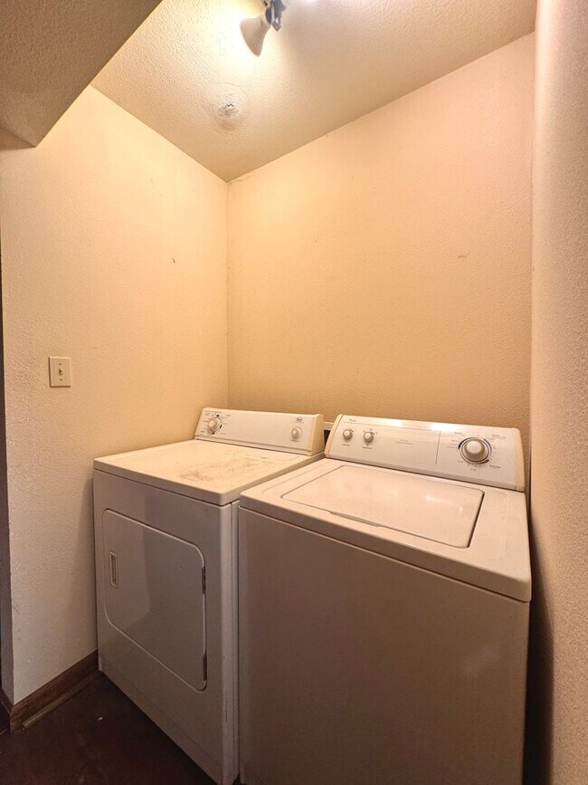 Building Photo - Modern & Spacious • Newly Remodeled • 2 Be...
