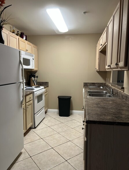 Building Photo - 1517 Regency Rd