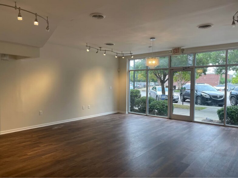 Building Photo - 607 Lady St