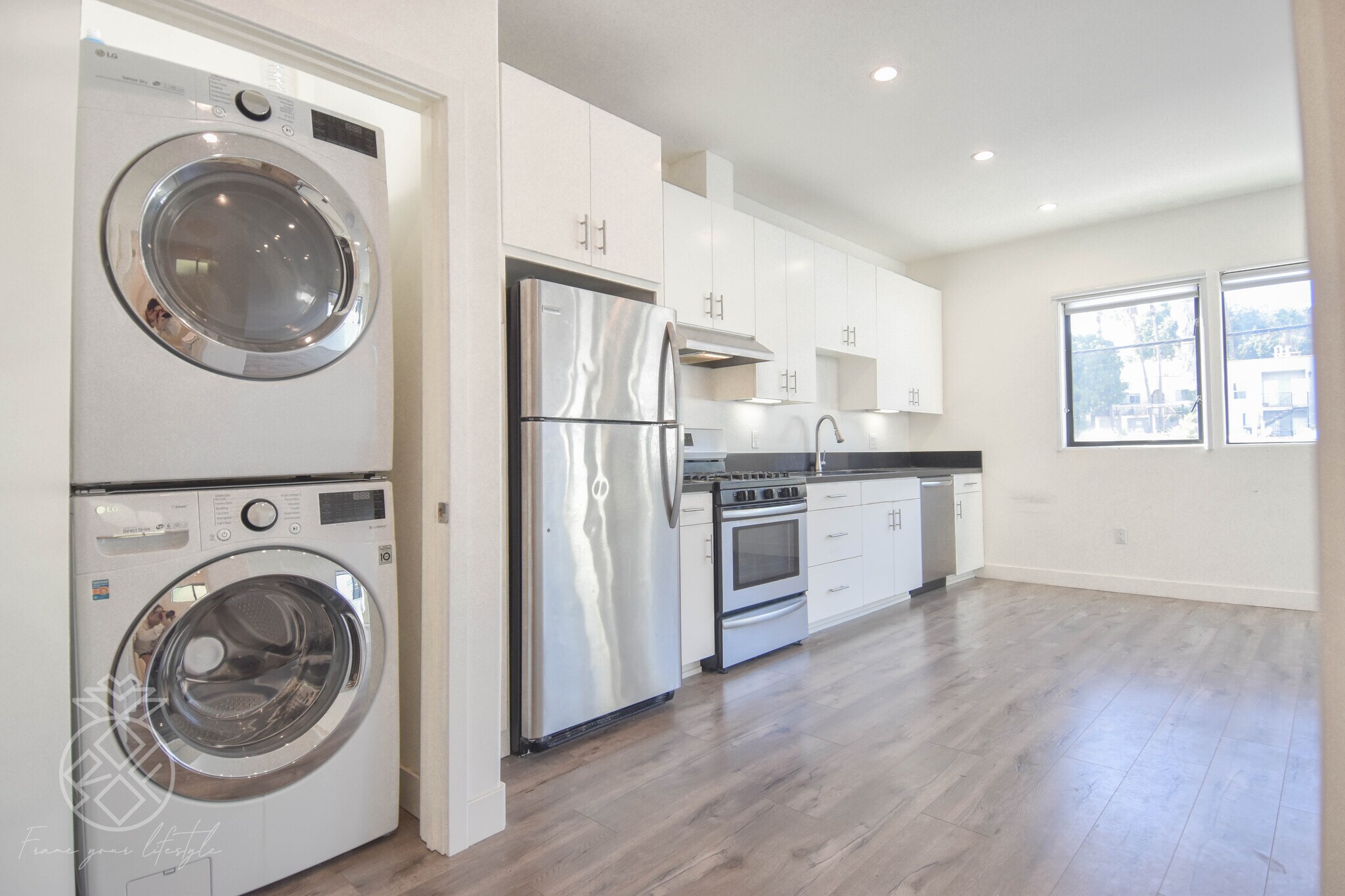 Building Photo - 905 Parkman Ave