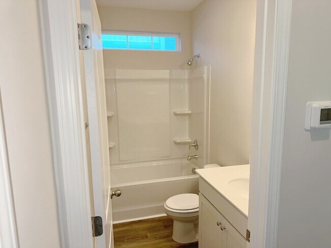 Building Photo - 192 Standing Oaks Dr