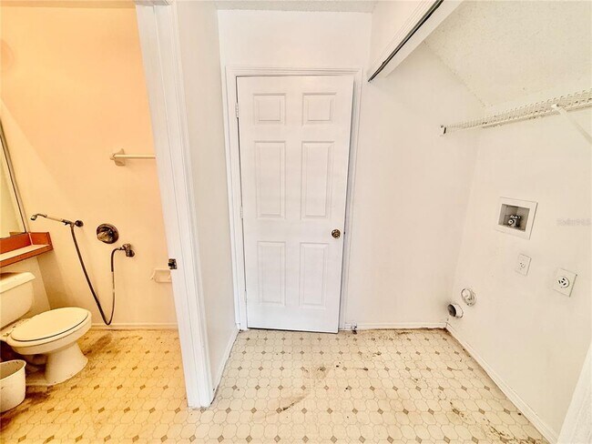 Building Photo - 3237 Fairfield Dr