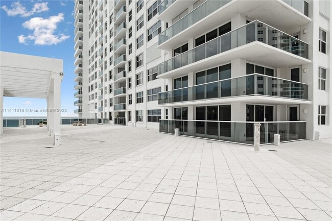 Building Photo - 2751 S Ocean Dr