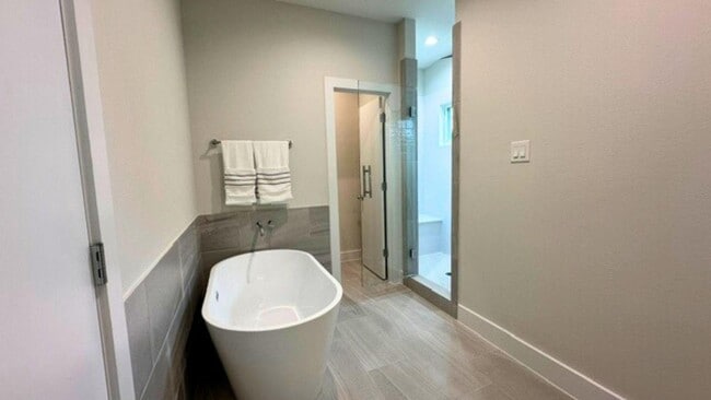 Building Photo - 835E Dorchester St