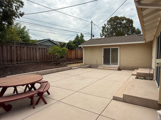 Building Photo - 1608 Ronald Ct