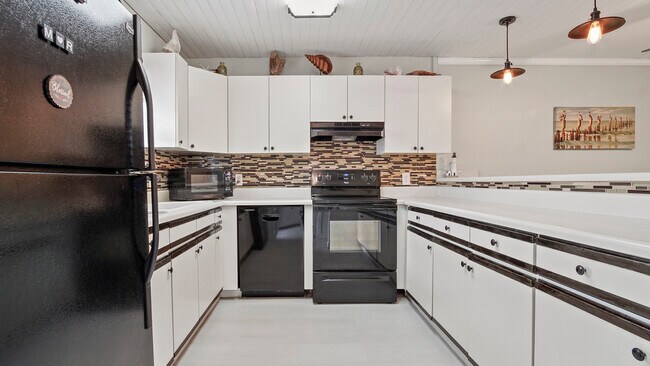 Building Photo - 155 Misty Cove