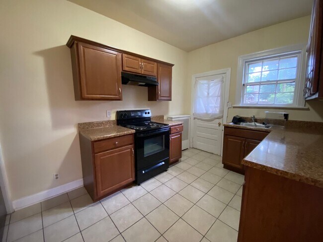 Building Photo - 4304 Bromley Ln