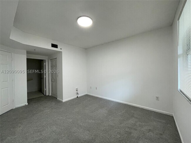 Building Photo - 17125 N Bay Rd
