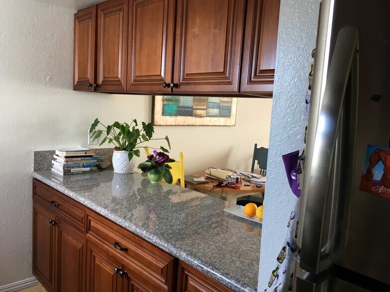 Building Photo - 2003 Lost Oak Dr