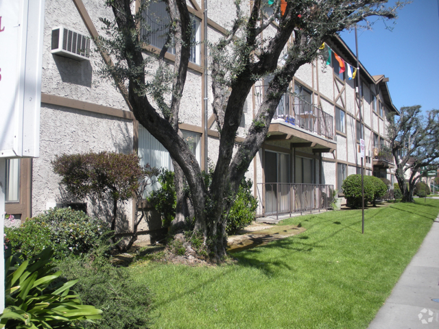 Building Photo - Green Court Apartments