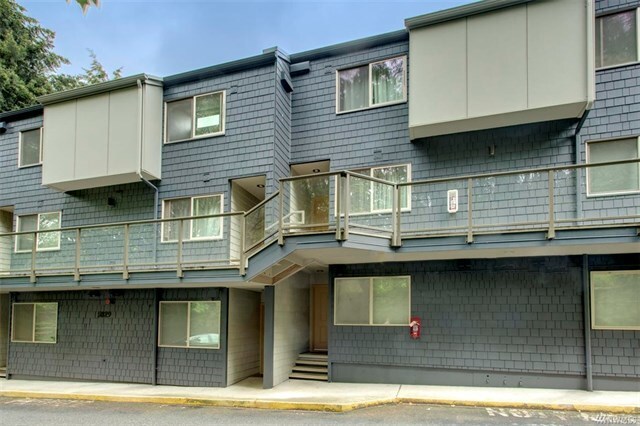 Primary Photo - Lovely 2BR/2BA Townhome-Style Condo, Sand ...