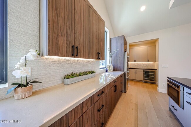 Building Photo - 6314 N 10th Dr