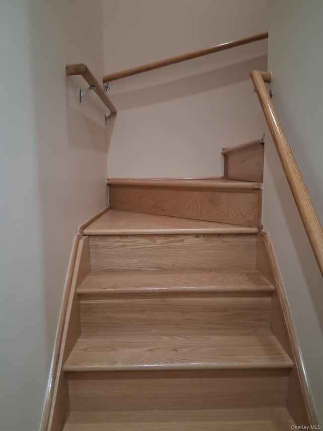 Building Photo - 601 E 226th St