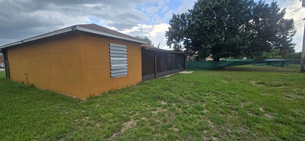 Building Photo - 573 Bell Blvd S