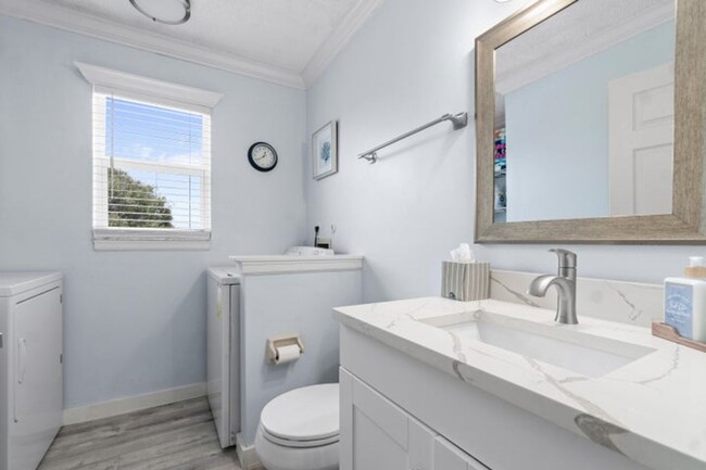 Building Photo - 470 Bella Vista Ct N