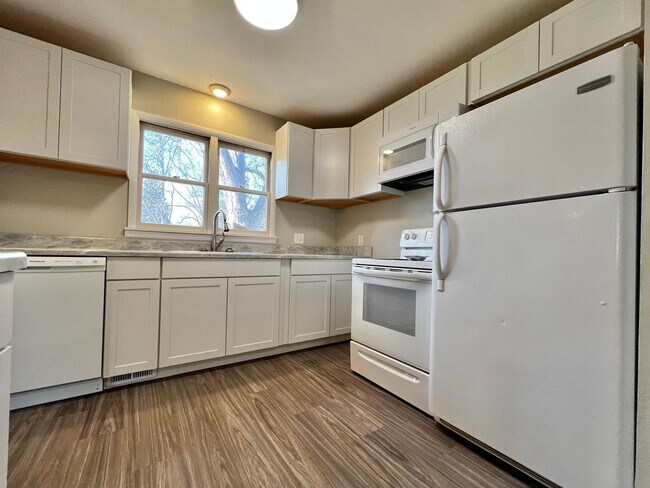 Building Photo - Ranch-Style 3 Bed, 1.5 Bath Home Near Avery Park in Fort Collins