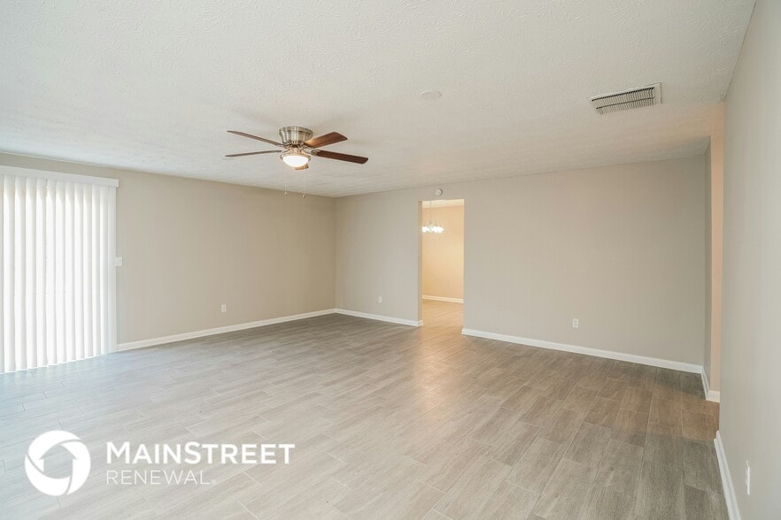 Building Photo - 970 Dostie Cir