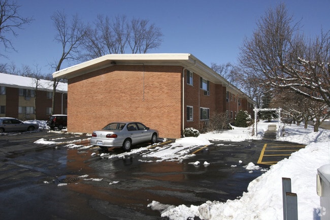 Building - 705 W Park Ave