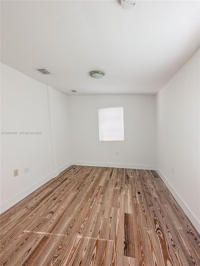 Building Photo - 1719 SW 15th St