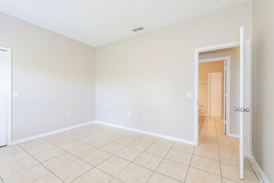 Building Photo - 565 Viceroy Ct