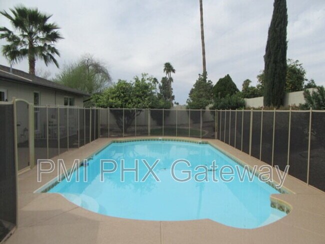 Building Photo - 5312 E Gelding Dr