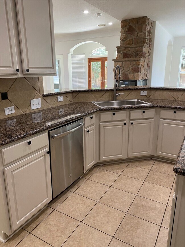 Building Photo - 9535 Empress Crossing Dr