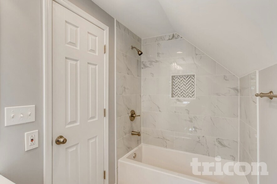 Building Photo - 3523 Sussex Rd