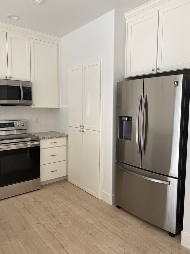 Building Photo - 3 BED, 2.5 BATH TOWNHOME IN SUGAR CITY WITH THE HOA and INTERNET INCLUDED!!