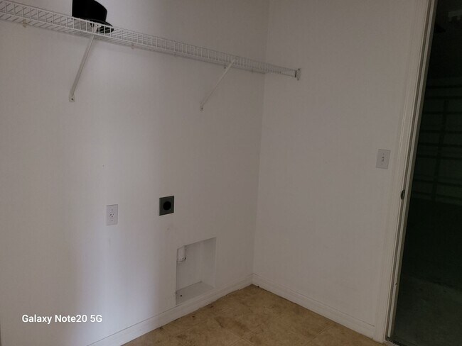 Building Photo - FOR RENT!! CHARMING AND COZY 3 BEDROOM 2 B...