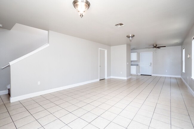 Building Photo - $300 OFF 1ST MONTH RENT IF YOU MOVE IN WIT...