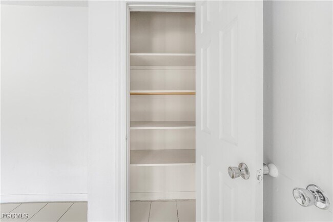 Building Photo - 2927 SE 15th Pl