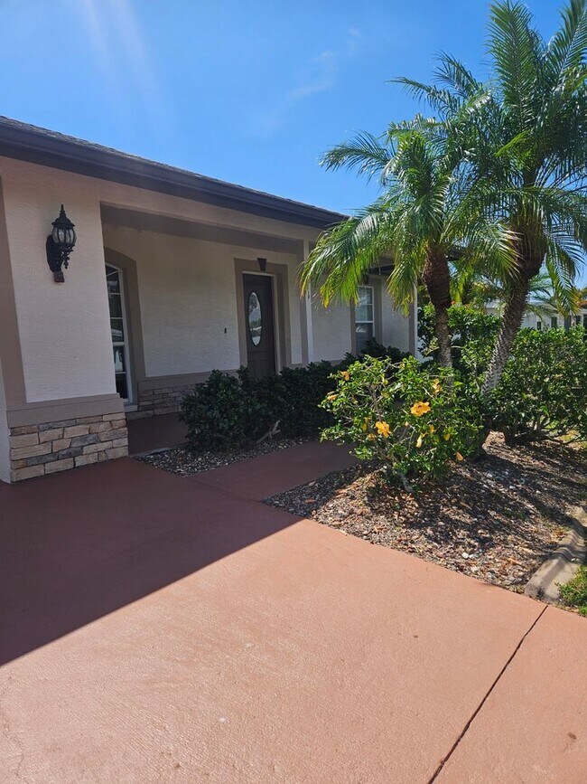Building Photo - Port Charlotte Waterfront With Salt Water Pool