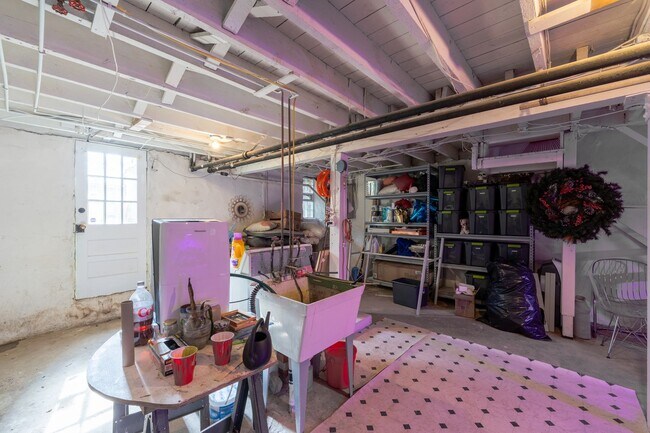 Building Photo - Oakenshawe 5-Bedroom, 2-Bathroom Home Close to Johns Hopkins