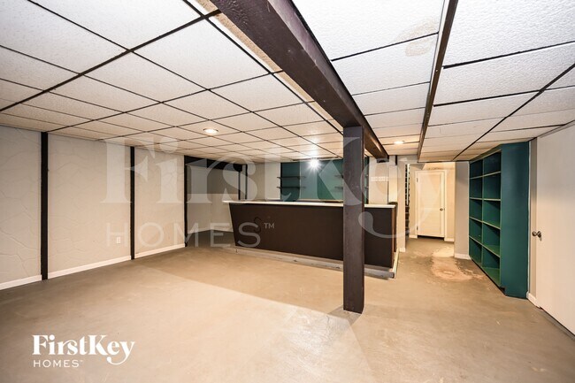 Building Photo - 1745 Pinebluff Ln