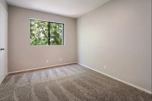 Building Photo - 411 Parkhill Cove