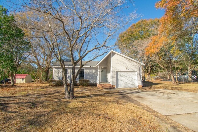 Building Photo - 3 Bedroom 2 Bathroom Fully Updated!!