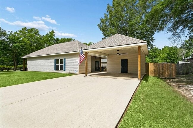 Building Photo - 1605 Labarre St