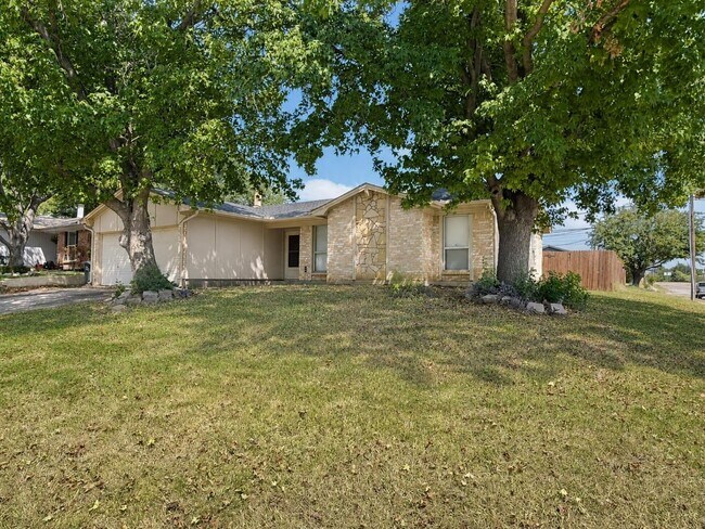 Building Photo - 915 Lemontree Dr